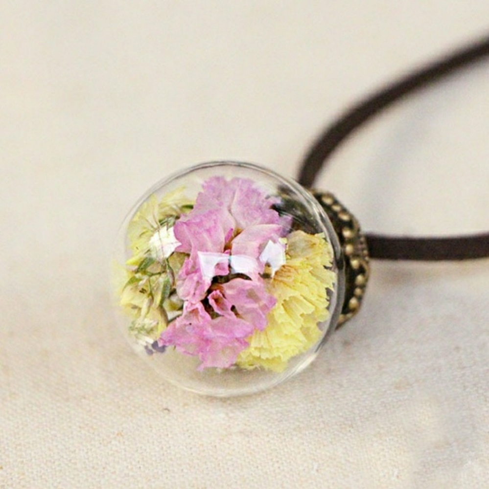 Real flowers necklace!